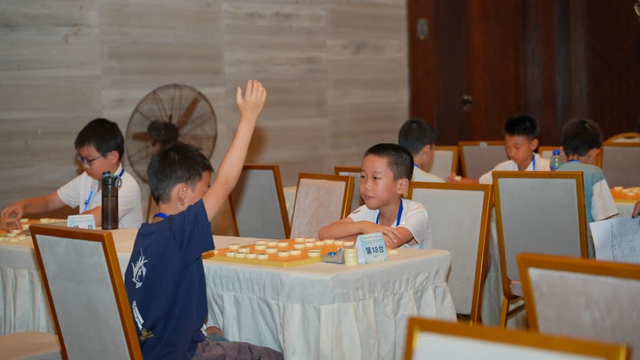 楚河汉界“弈”进原始森林——全国象棋少年精英齐聚黄荆老林争霸(图4) 4.jpg