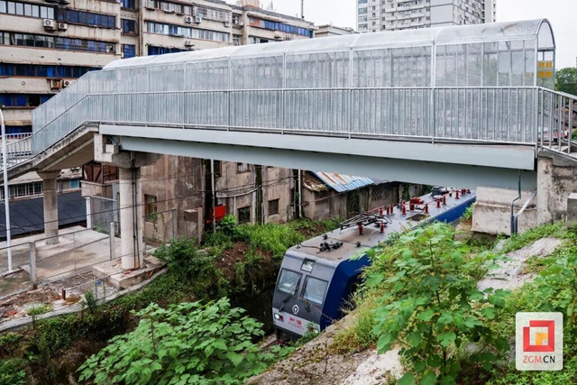 新天桥投用!自贡1800余户居民告别“穿铁绕行”(图1) 铁路1.jpg