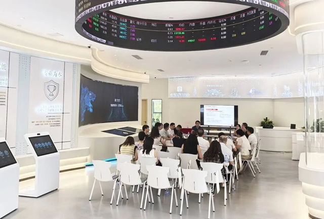 泸州高新区:是培训更是陪跑!临港企业服务讲坛助企提质增效(图1) 高1.jpg