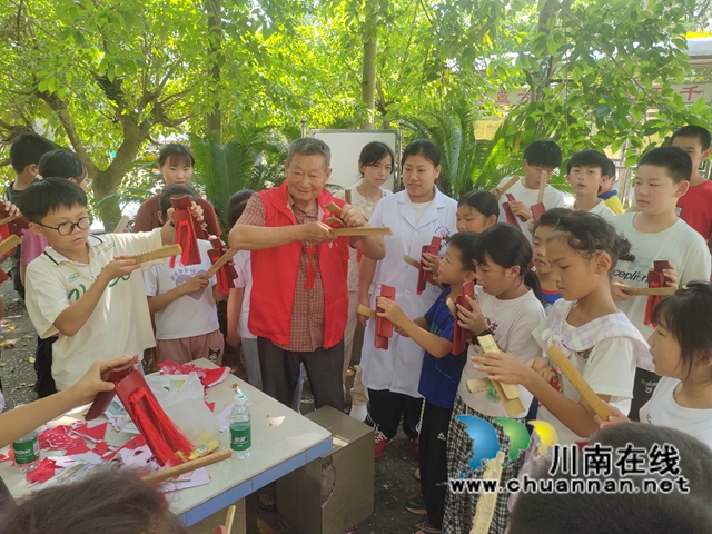 爱心捐资润童心 曲艺赋能促成长|泸县海牧专业合作社捐资开展留守儿童曲艺赋能公益培训(图3) 现场练习.jpg