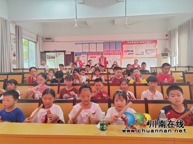 爱心捐资润童心 曲艺赋能促成长|泸县海牧专业合作社捐资开展留守儿童曲艺赋能公益培训(图4) 学生练习.jpg