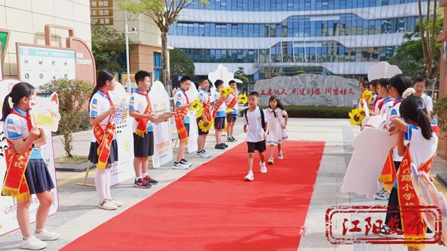 投送成功!江阳开学名场面来了(图7) 7.jpg