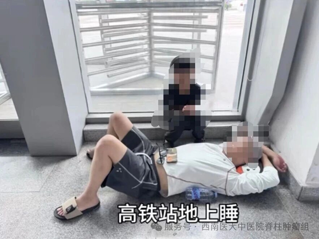 泸州医生痛得躺在高铁过道上!含泪提醒!(图1) 痛1.jpg