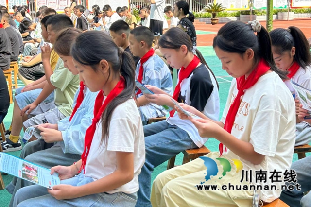 筑牢安全防线 护航少年成长|叙永县白腊苗族乡开展校园“开学第一课”安全宣讲(图2) 白1.jpg