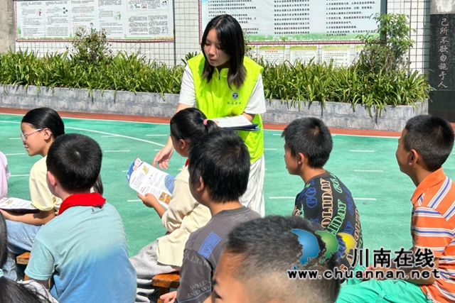筑牢安全防线 护航少年成长|叙永县白腊苗族乡开展校园“开学第一课”安全宣讲(图3) 白3.jpg
