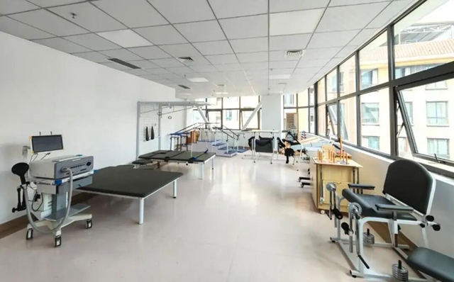 免挂号费!泸州市人民医院市府路院区“康复咨询门诊”即将开诊,失眠、颈肩腰腿痛都能问!(图1) 1.jpg
