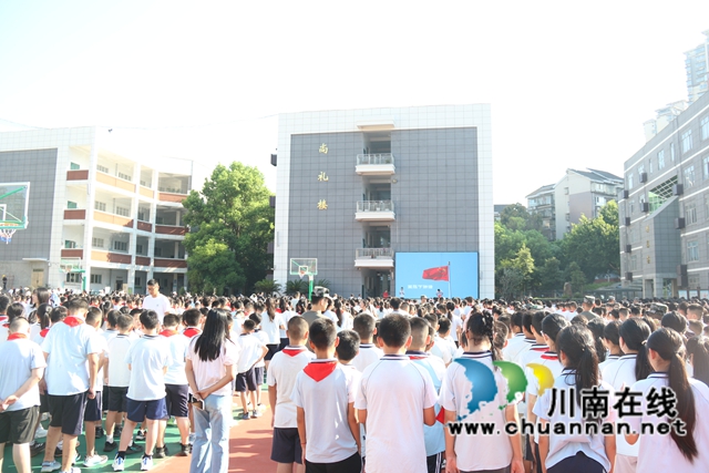 逐梦新学年!龙马潭区各校花式开启新学期(图3) 泸州十八中.jpg