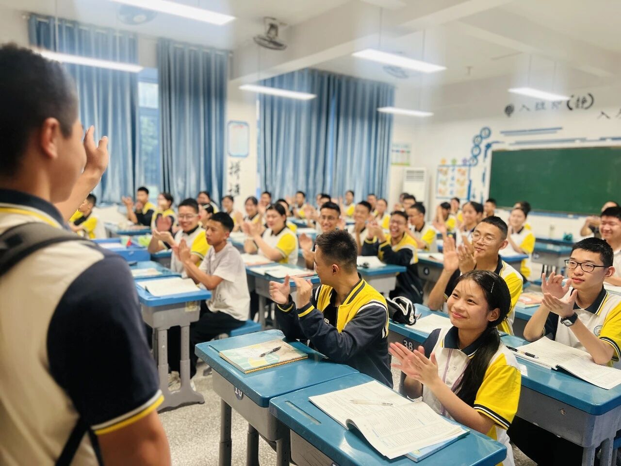 泸州市二十八中李智阳,欢迎返校→(图2) 2.jpg