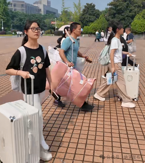 火遍全网的“扁担爸爸”找到了,来自纳溪(图5) 父5.jpg