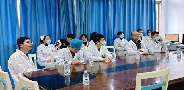 男子遭高压电击,从6米高处坠落,身体焦黑溃烂(图1) 电1.jpg