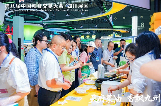 泸州7家粮油食品企业亮相第八届中国粮食交易大会(图1) 油1.jpg