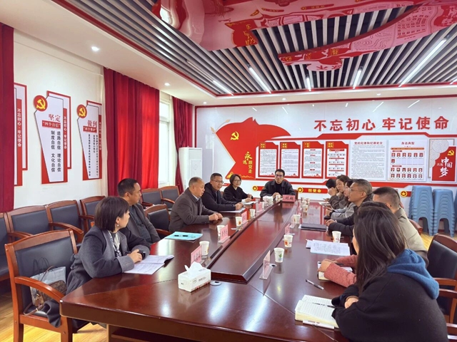 酒城良师 | 陈友清:深耕课程沃土,共绘育人繁花(图2) 陈2.jpg