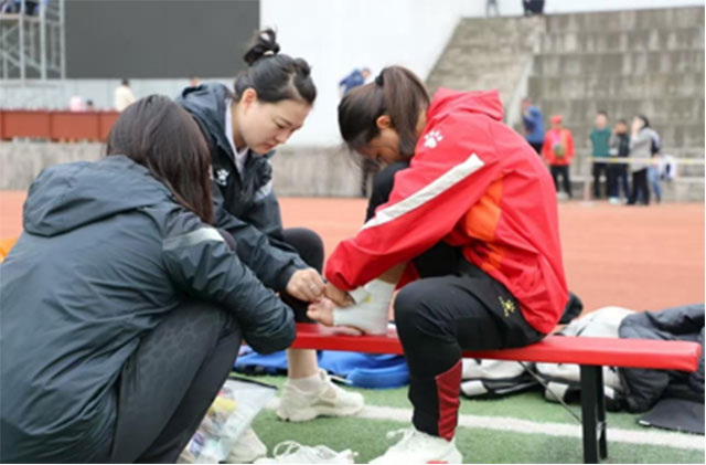 酒城良师 | 雍旭东:10年16个冠军,这群合江乡村女孩做到了!(图6) 6.jpg