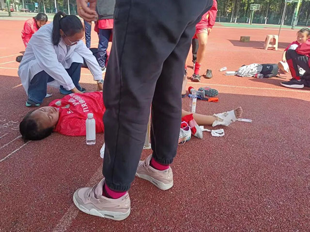 酒城良师 | 雍旭东:10年16个冠军,这群合江乡村女孩做到了!(图7) 7.jpg