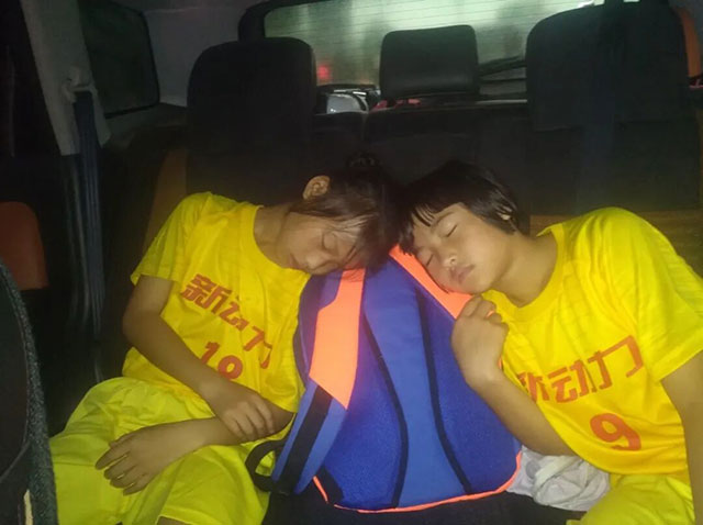 酒城良师 | 雍旭东:10年16个冠军,这群合江乡村女孩做到了!(图14) 14.jpg
