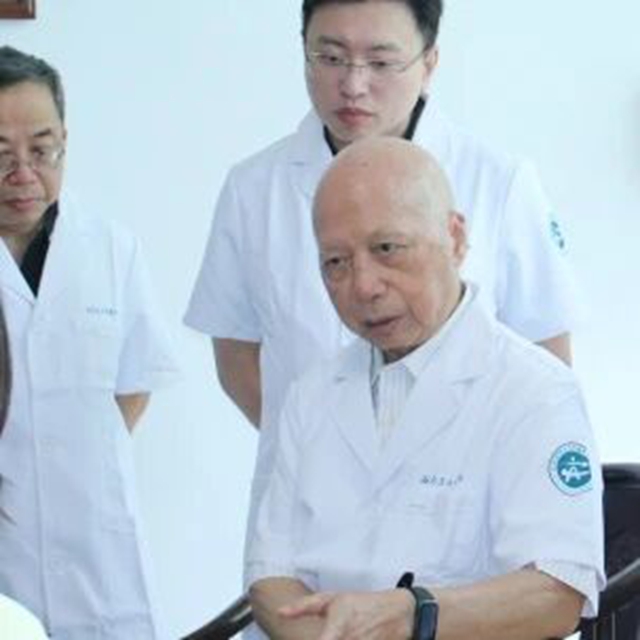 88岁国医大师的手上功夫!在西南医大中医院现场接诊2名患者(图5) 5.jpg