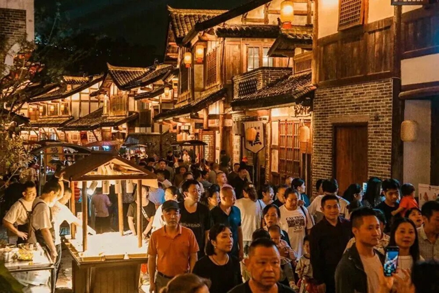横店NPC空降宜宾!金华宜宾组CP同台“邀客”(图6) 6.jpg