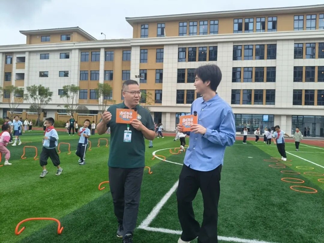 晨光运动、摸高墙……直击龙马潭区高铁新城学校的活力日常(图3) 3.jpg