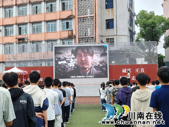观看历史纪实视频.jpg