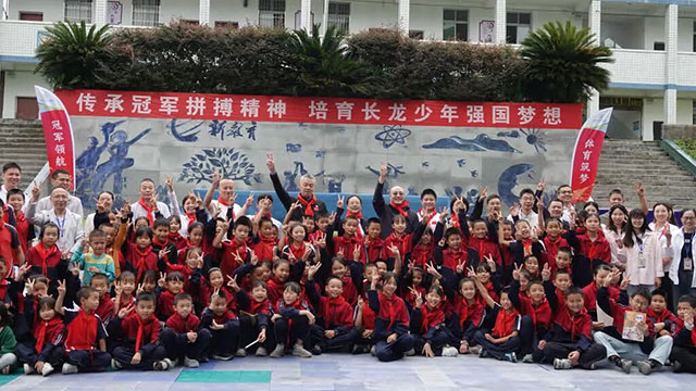 古蔺石屏:三个世界冠军到村小来上课(图2) 2.jpg
