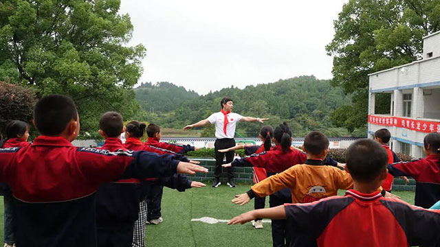 古蔺石屏:三个世界冠军到村小来上课(图4) 4.jpg