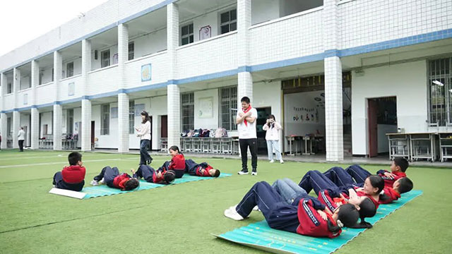 古蔺石屏:三个世界冠军到村小来上课(图5) 5.jpg