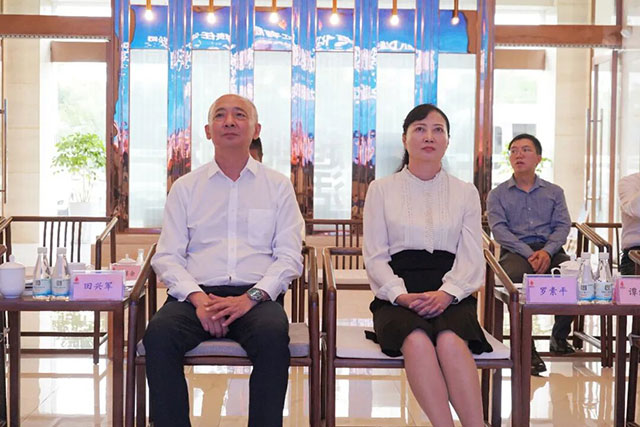 省卫健委副主任田兴军一行莅临核奥低氘水调研指导(图1) 1.jpg