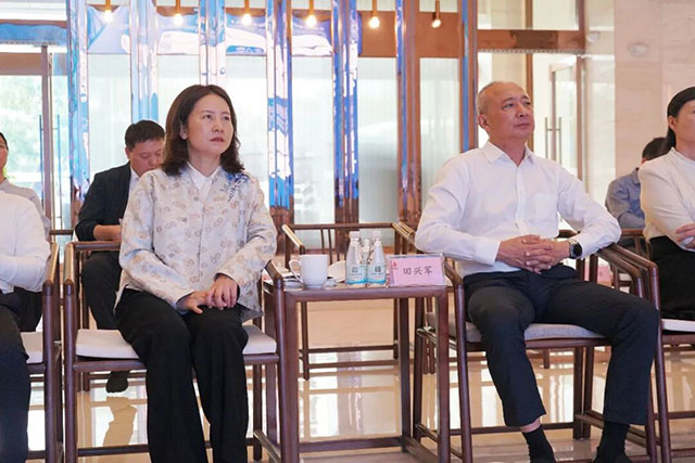 省卫健委副主任田兴军一行莅临核奥低氘水调研指导(图2) 2.jpg