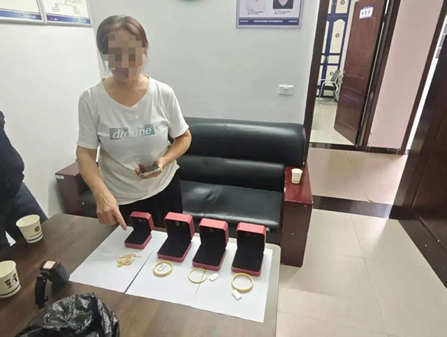 网友:有时候警察也挺想“报警”的……(图1) 1.jpg