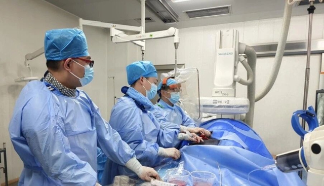 泸州男子血栓堵死双侧肺动脉!3名医生1小时连夜从死神手中抢回生命(图2) 命2、.jpg