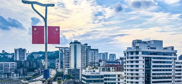 氛围感拉满!泸州这些桥上,满眼“中国红”(图7) 7.jpg