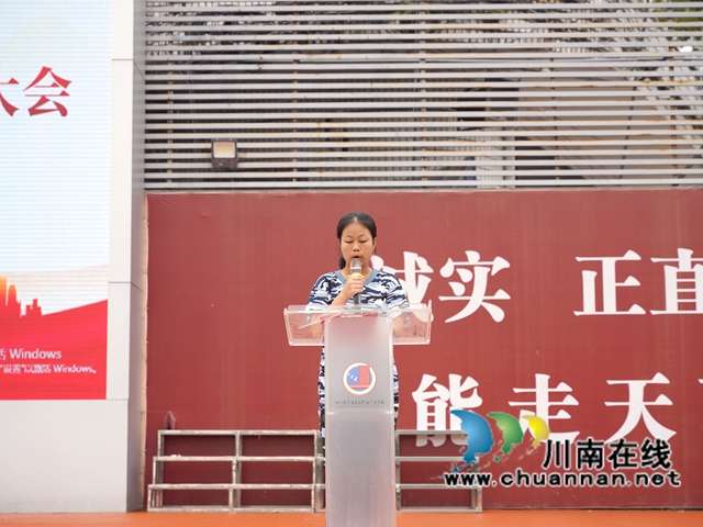 2026 级烹饪1班陈雨欣作为新生代表发言.JPG