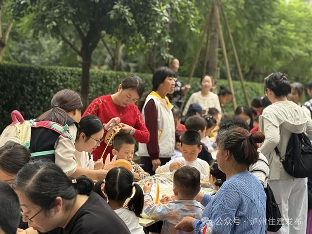 情暖邻里 | 露天电影、趣味游园……泸州多家物业企业中秋活动暖心上线(图2) 2.jpg