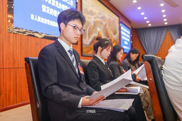 首次!泸州两名高校学生的建议写入地方性法规(图1) 法1.jpg