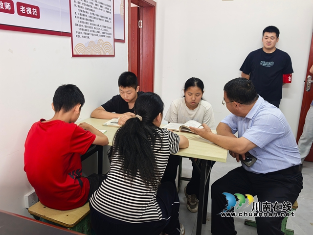 党员初心传暖意 中秋饼香润童心|纳溪区护国中学主题党日联动关工委开展暖心活动(图2) 微信图片_2026-09-28_173547_812.jpg