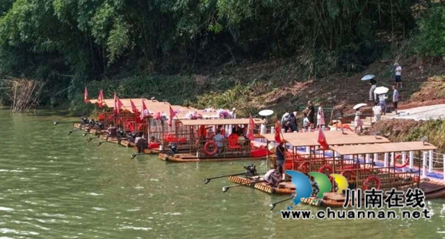 一筏摇碧水 万景富山乡——从永宁河竹筏看水务文旅融合的生动实践(图1) 1.jpg
