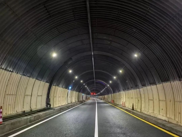 提前完成维修整治,泸州这段高速公路恢复双向通行(图1) 公路1.jpg