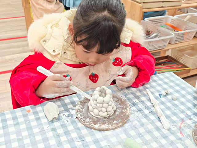 把祖国种进孩子心里!泸州幼儿园“萌娃+”主题活动探索(图5) 5.jpg