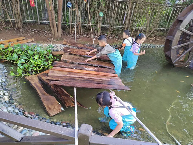 把祖国种进孩子心里!泸州幼儿园“萌娃+”主题活动探索(图14) 14.jpg