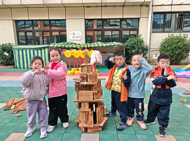 把祖国种进孩子心里!泸州幼儿园“萌娃+”主题活动探索(图16) 16.jpg