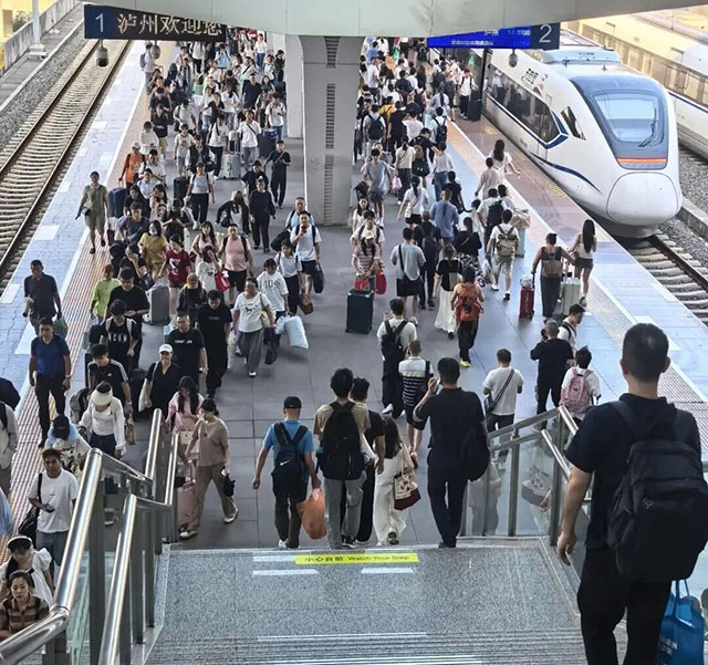 给力!泸州再加开8趟乐迷返程列车(图1) 1.jpg