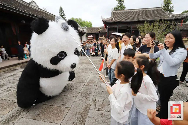 邂逅恐龙、梦回古衙、乐享乡宴!这个国庆,自贡多点开花热闹迎游客(图4) 4.jpg