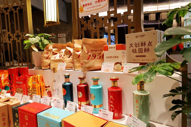 惊喜连连!“酒城第一杯”、伴手礼、长桌宴……龙马潭太宠客!(图11) 11.jpg