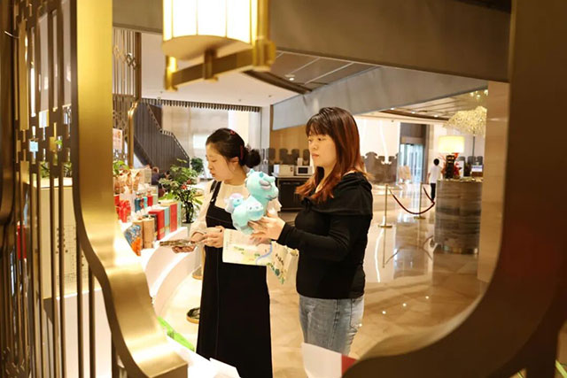 惊喜连连!“酒城第一杯”、伴手礼、长桌宴……龙马潭太宠客!(图13) 13.jpg