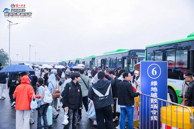 泸州酒要会·超级银河左岸音乐节首日,全场跟着节奏“起飞”(图66) 67.jpg