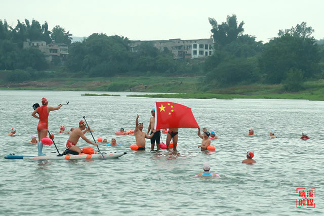 纳溪:“泳”者逐浪庆国庆(图2) 2.jpg