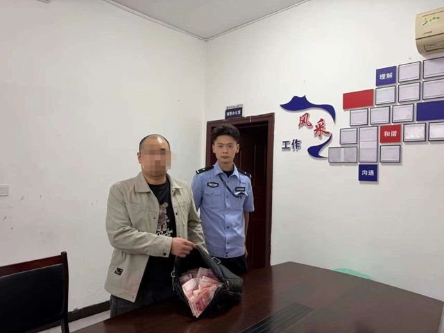 国庆期间,泸州警方拦截27.6万现金(图1) 现金1.jpg