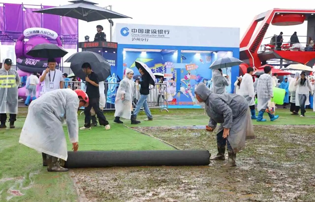 风雨无阻!泸州酒要会·超级银河左岸音乐节第二波狂欢→(图15) 15.jpg