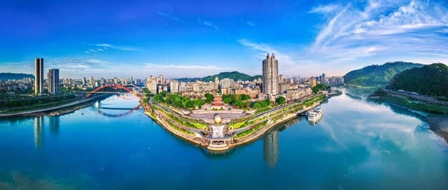 逐浪三江!宜宾横渡长江挑战赛举行(图1) 1.jpg