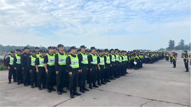 左岸潮音起 国企护航来——泸州国资国企全力保障音乐节顺利举行(图4) 4.jpg